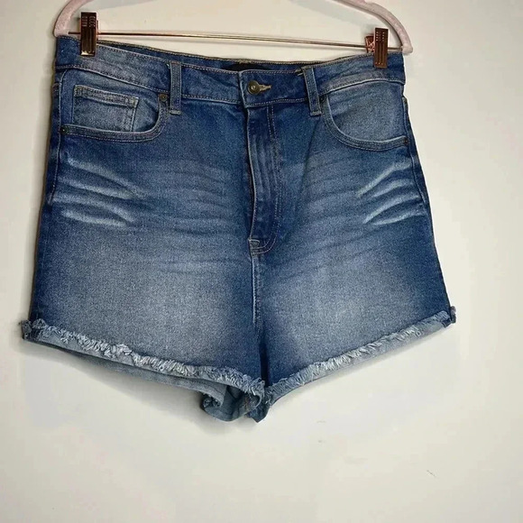 Kendall & Kylie Denim Shorts - Picture 2 of 7